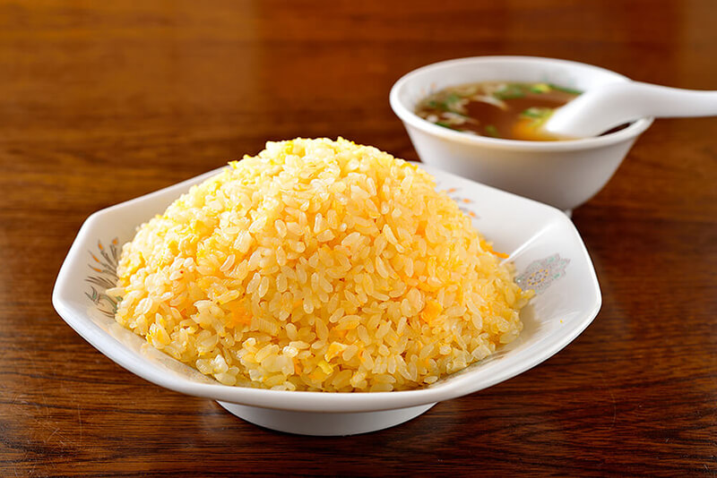 兆徳の人気メニュー「たまごチャーハン」